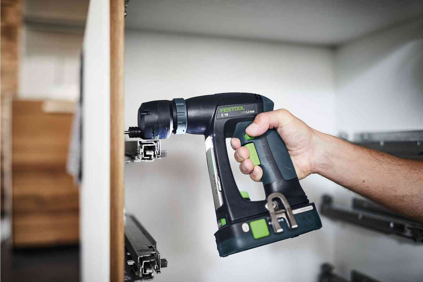 Festool Akku-Bohrschrauber C 18-Basic (mit Werkzeugfutter, Magnet-Bithalter, Schnellspannbohrfutter, Bit, Gürtelclip), im Systainer