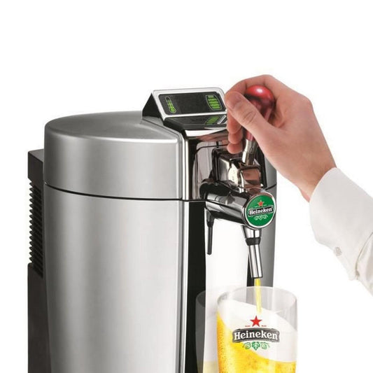 Krups VB700E00 Beertender Loft Edition Bierzapfgerät, Silber/Chrom Elegantes Design ermöglicht die Neigung des Glases um 45&nbsp;° für perfektes Einschenken.