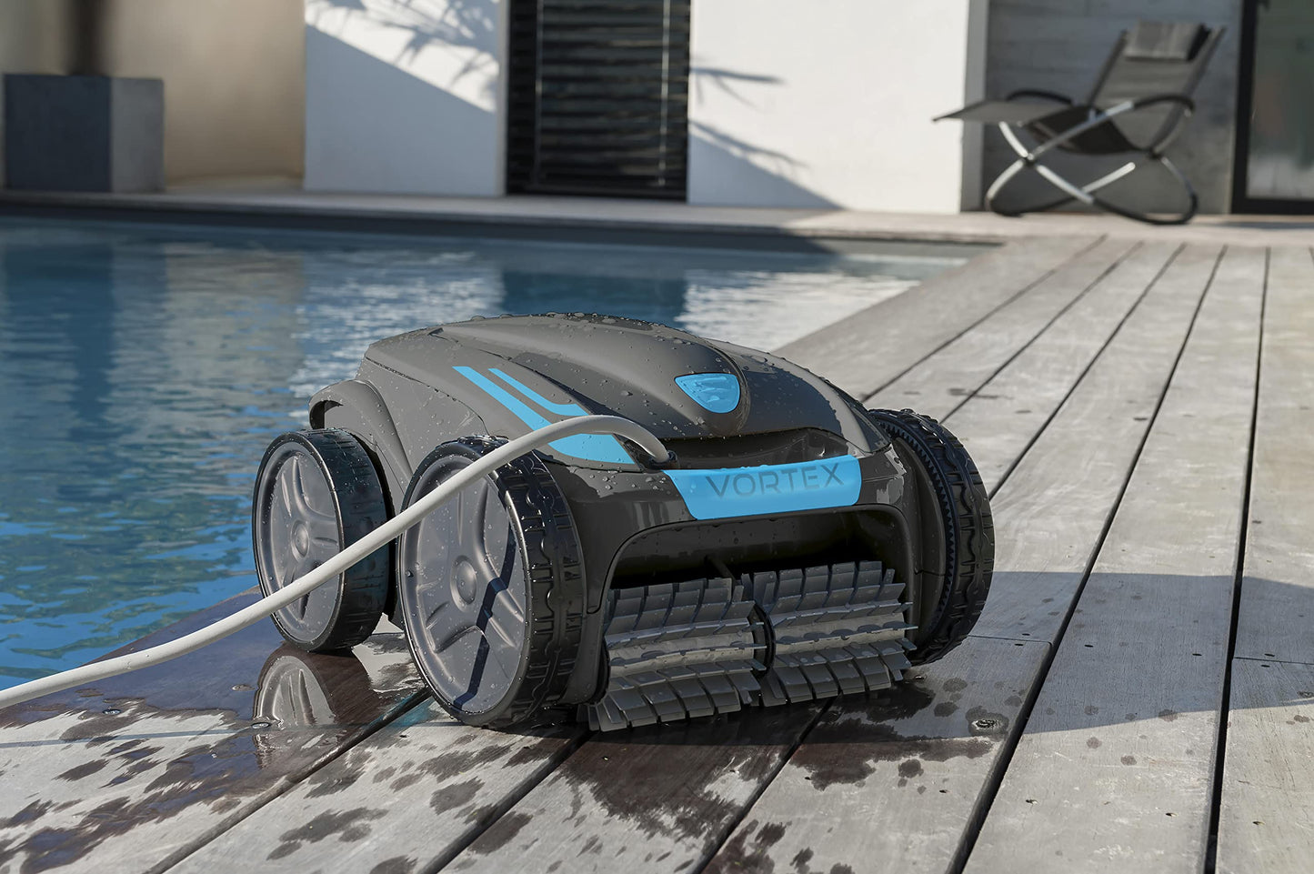 Automatischer Poolroboter Zodiac VORTEX 4WD. Bis zu 12x6 m, reinigt Boden, Wände und Wasserlinie. Fernbedienung und Lift System über App