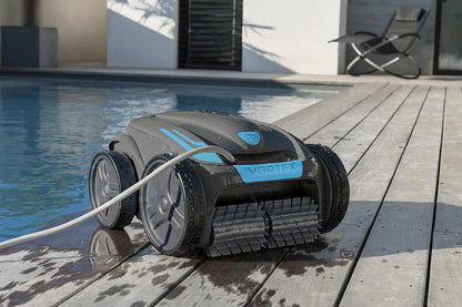 Automatischer Poolroboter Zodiac VORTEX 4WD. Bis zu 12x6 m, reinigt Boden, Wände und Wasserlinie. Fernbedienung und Lift System über App